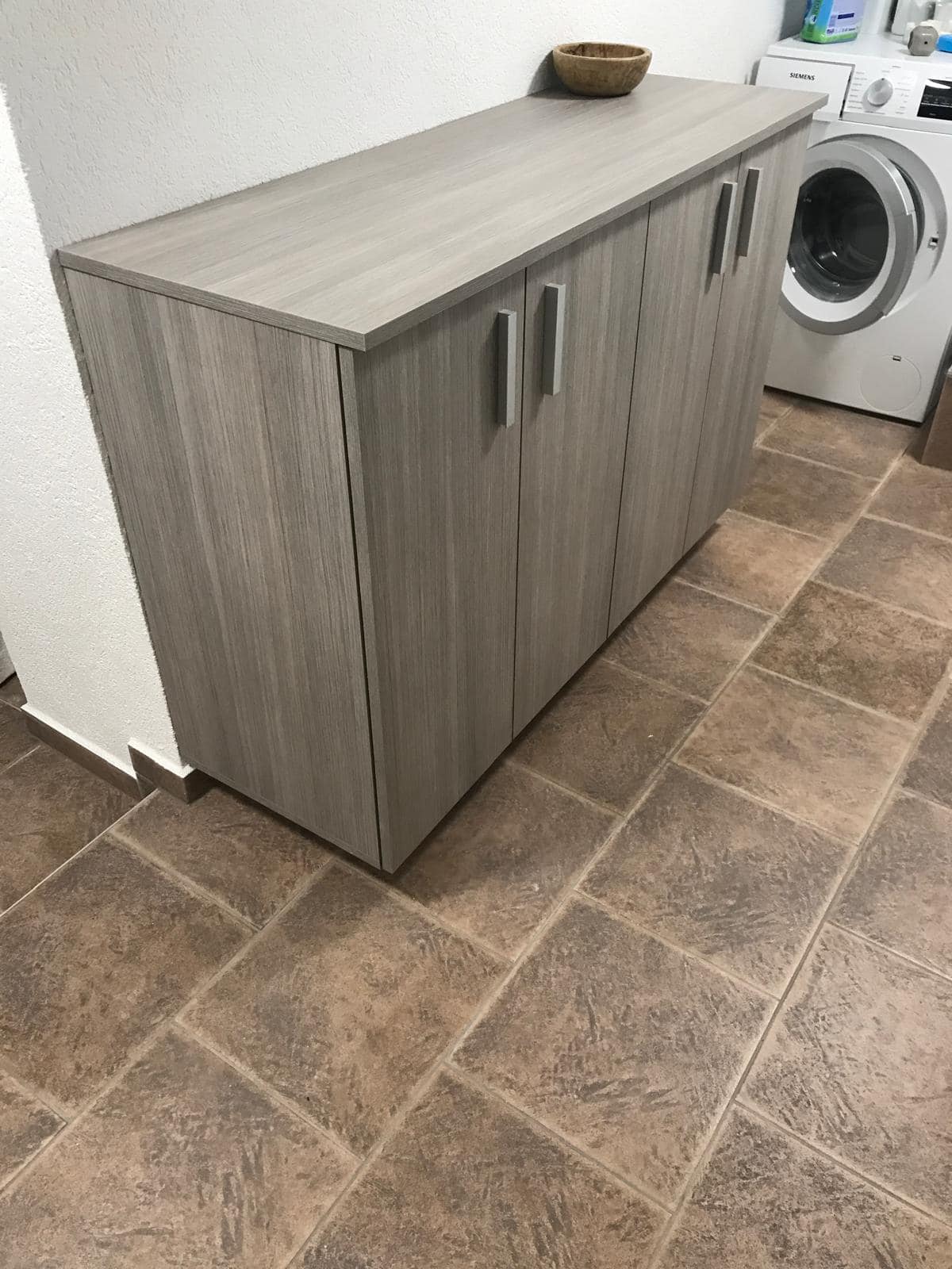 Na obrázku môže byť príborník